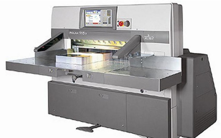 Programmable guillotine paper cutting machine